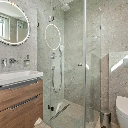 Strandnahes Doppel-apartment Mit Meerblick, Terrasse & Balkon Lubmin