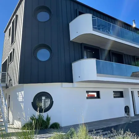 Strandnahes Doppel-apartment Mit Meerblick, Terrasse & Balkon *