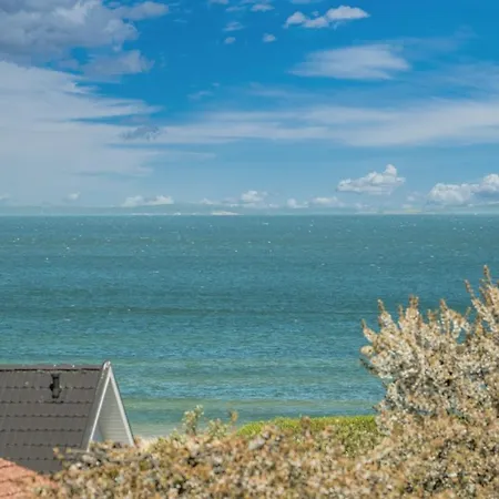 Strandnahes Doppel-apartment Mit Meerblick, Terrasse & Balkon Lubmin