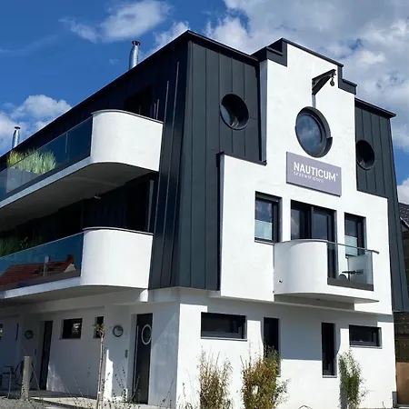 Strandnahes Doppel-apartment Mit Meerblick, Terrasse & Balkon Lubmin